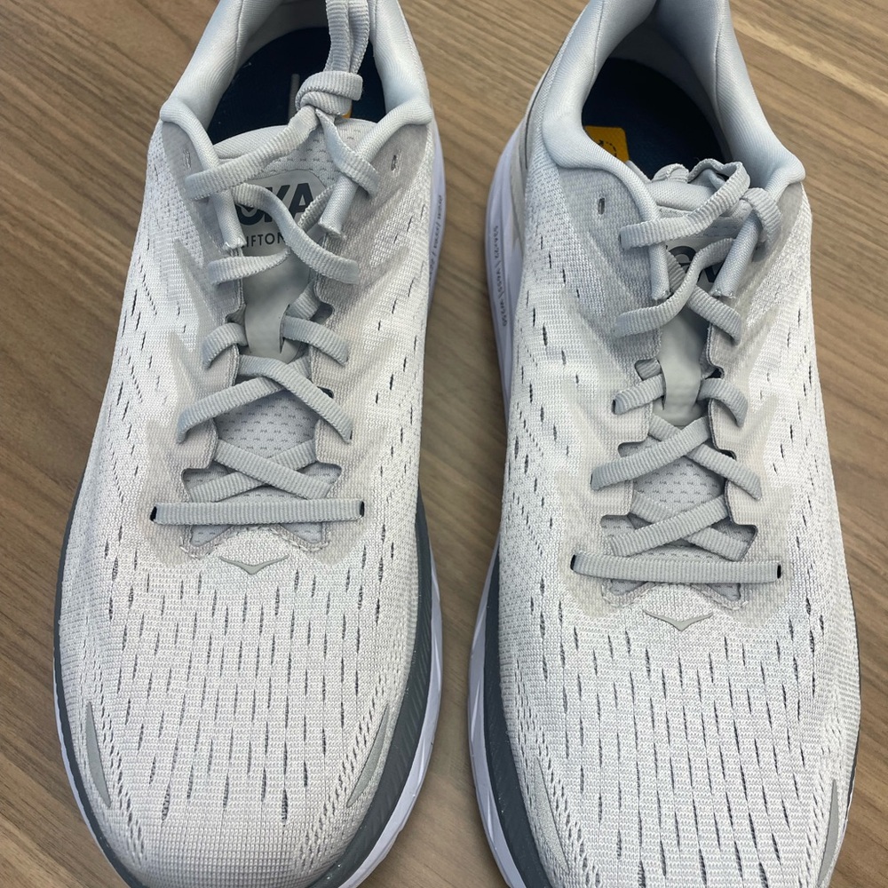 Mens HOKA One-One Clifton 8 size M10.5 2E Athletic Shoes